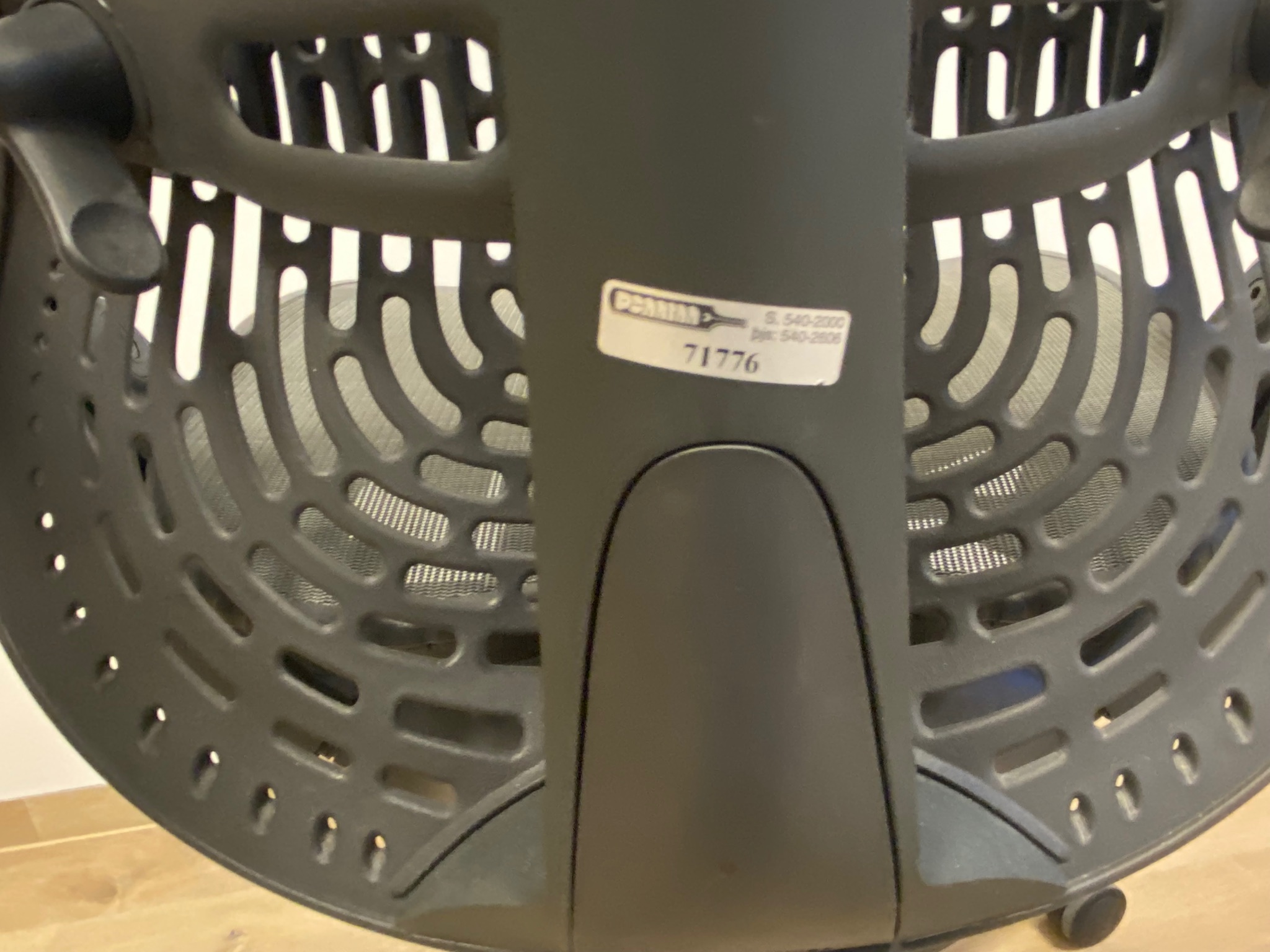 SELT / SOLD Herman Miller Mirra 12