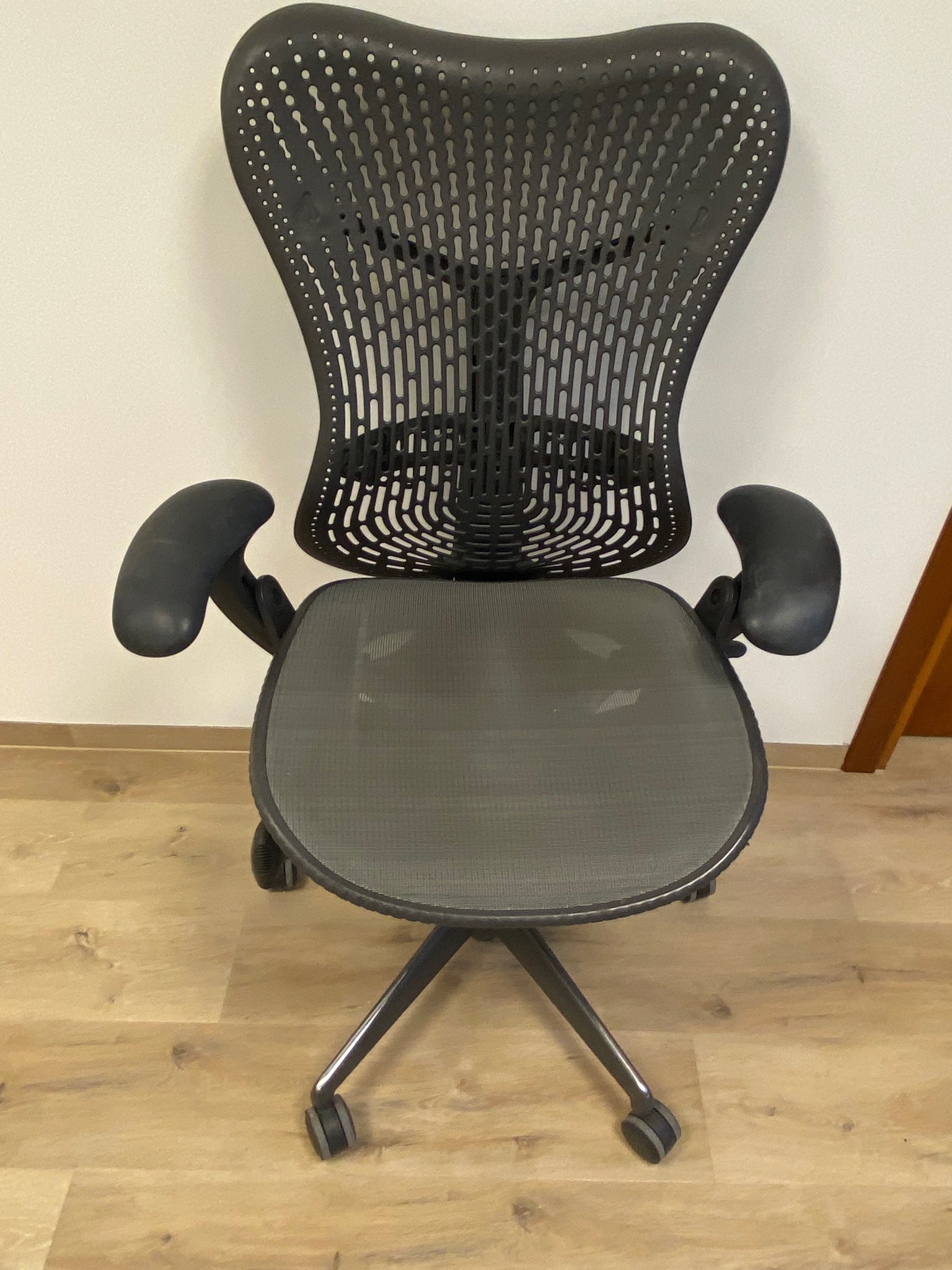 SELT / SOLD Herman Miller Mirra 2