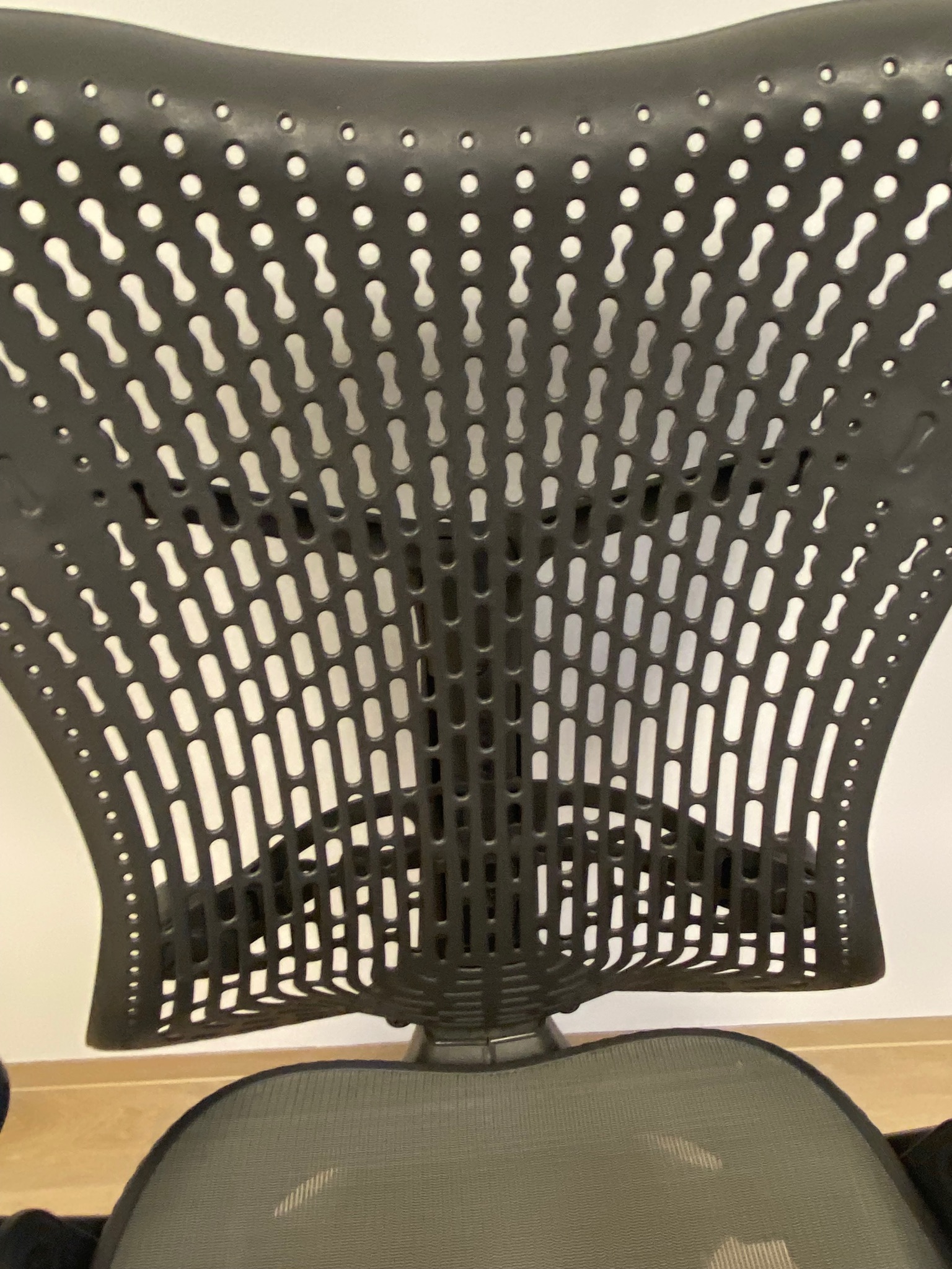 SELT / SOLD Herman Miller Mirra 5